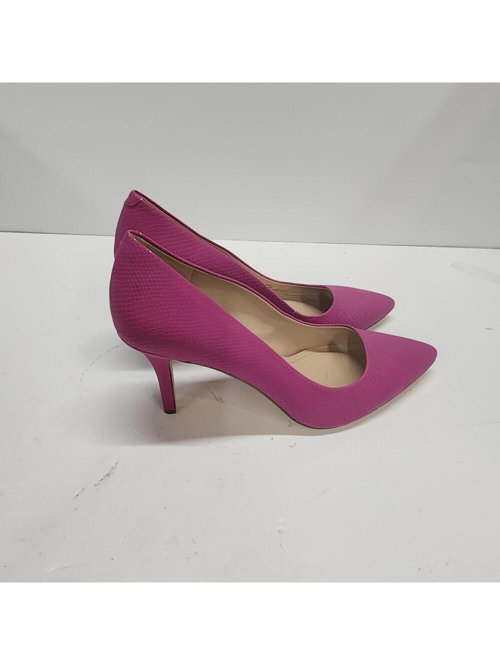 EUC BCBGeneration pink texture heels 10